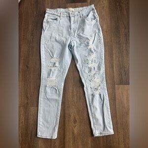 Levi’s Jeans. Women’s size 32. 721 High Rise Skinny. Light wash. Great stretch!